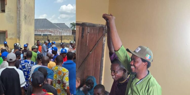MASSIVE CROWD WELCOMES BARR. AYO SHEDRACH TOLUWALASE AT APC SECRETARIAT AS HE DECLARES FOR OSE CONSTITUENCY